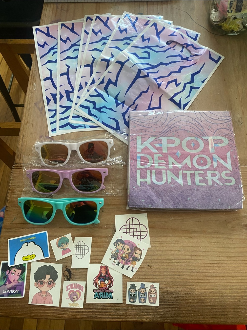 K-Pop Demon Hunters party pack - banner included